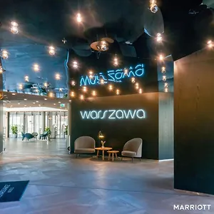 ***** Отель Renaissance Airport Польша
